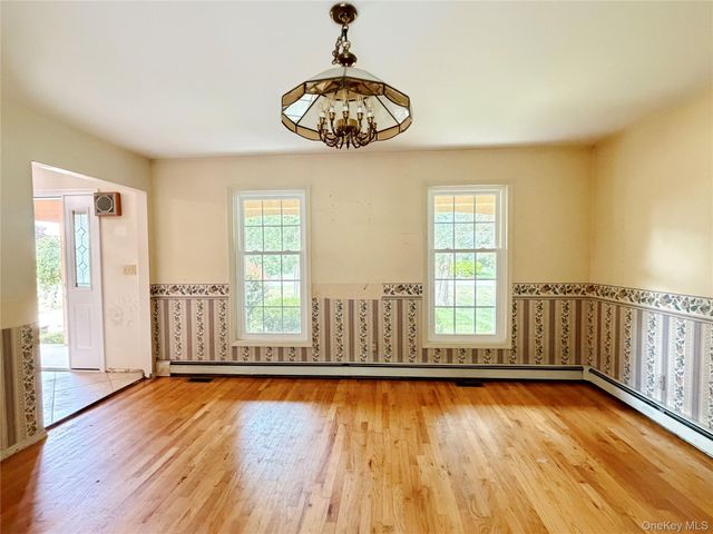 18 Fox Run, Hopewell Junction, NY 12533