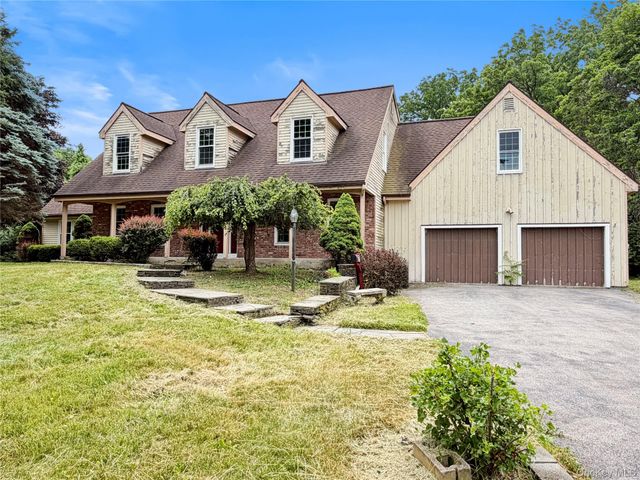 18 Fox Run, Hopewell Junction, NY 12533