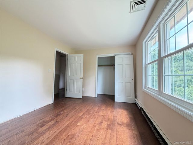 18 Fox Run, Hopewell Junction, NY 12533