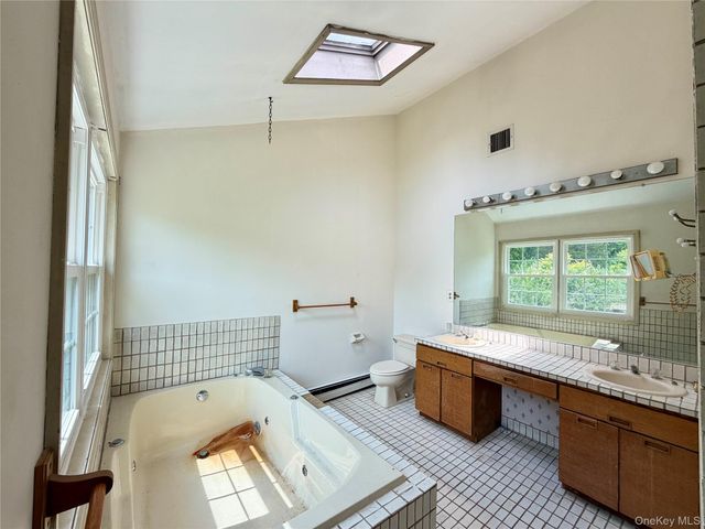 18 Fox Run, Hopewell Junction, NY 12533
