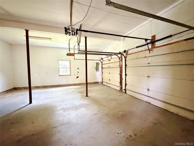 18 Fox Run, Hopewell Junction, NY 12533