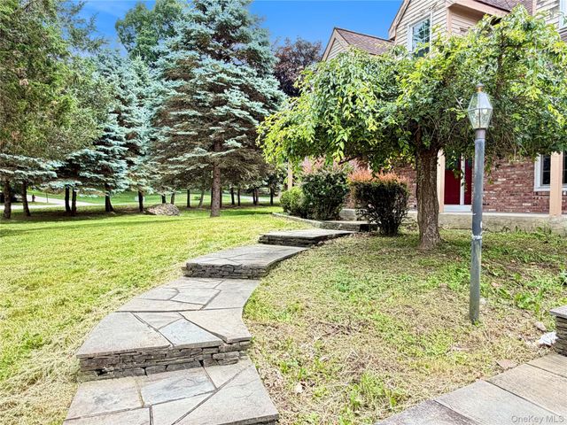 18 Fox Run, Hopewell Junction, NY 12533