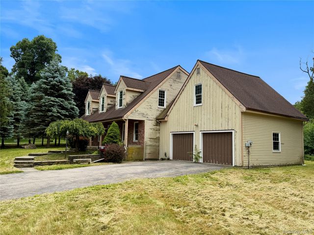 18 Fox Run, Hopewell Junction, NY 12533