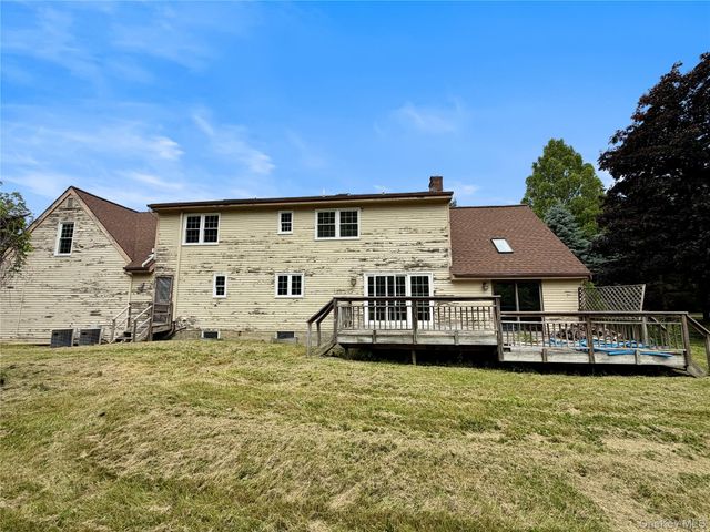 18 Fox Run, Hopewell Junction, NY 12533