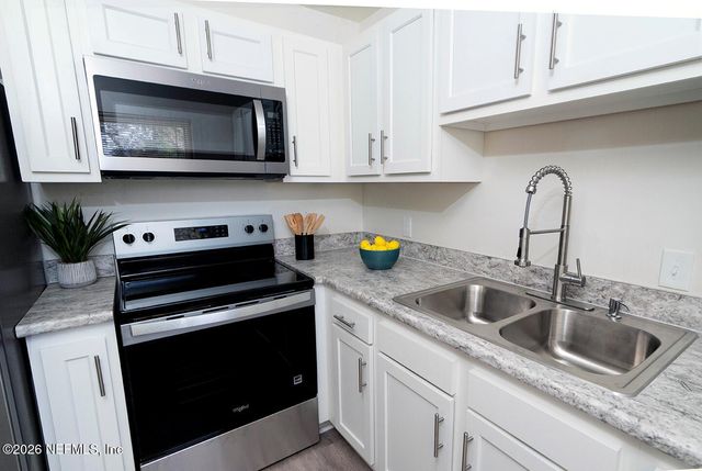 10250 BRIARCLIFF Road E, Jacksonville, FL 32218