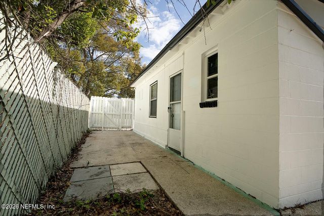 10250 BRIARCLIFF Road E, Jacksonville, FL 32218