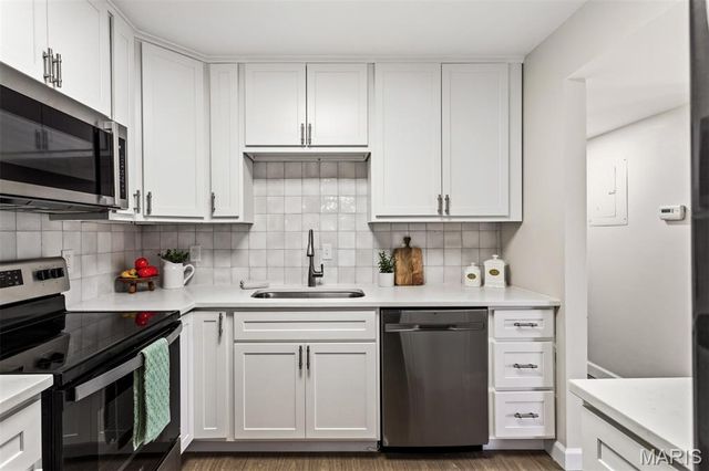 9003 Cardinal Terrace, Brentwood, MO 63144