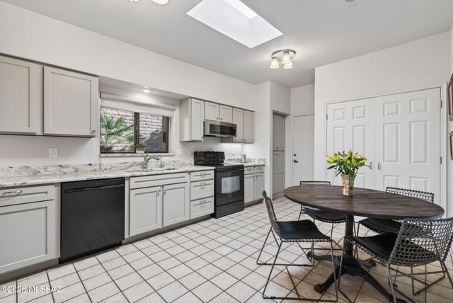 8641 N Candlewood Loop, Tucson, AZ 85704