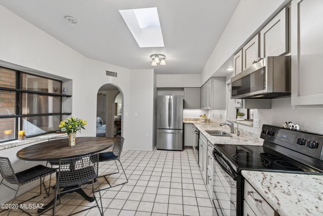 8641 N Candlewood Loop, Tucson, AZ 85704