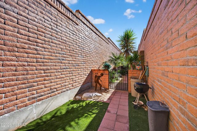 8641 N Candlewood Loop, Tucson, AZ 85704