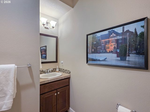 15566 Sw WREN Ln, Beaverton, OR 97007