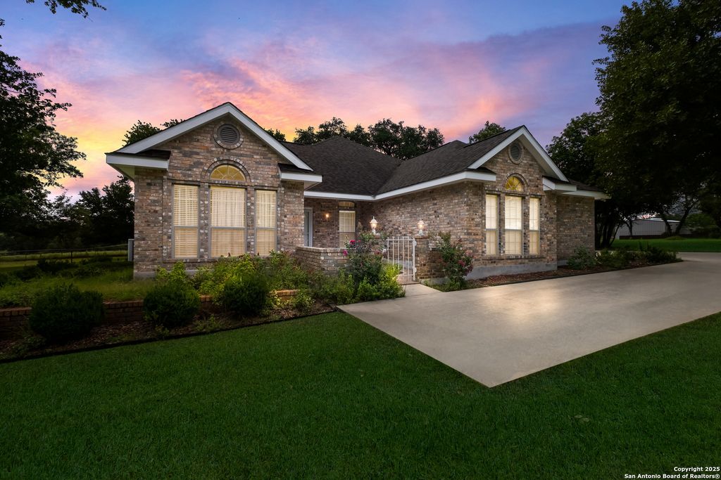 228 FAWN LANE, Floresville, TX 78114