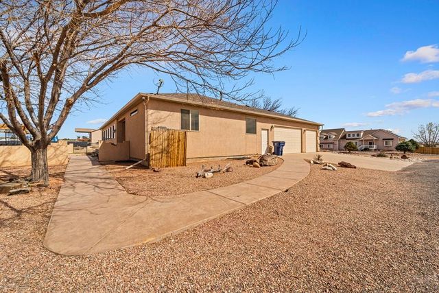 1225 N Parkridge Dr, Pueblo West, CO 81007