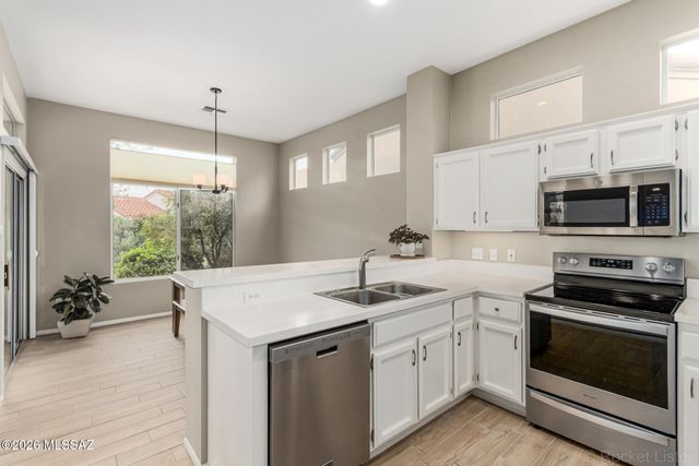 2382 E Cargondera Canyon Drive, Oro Valley, AZ 85755