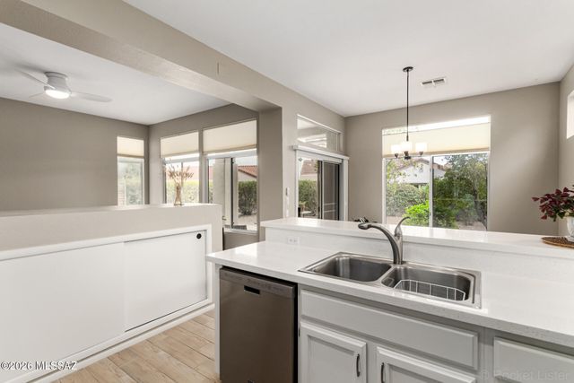 2382 E Cargondera Canyon Drive, Oro Valley, AZ 85755