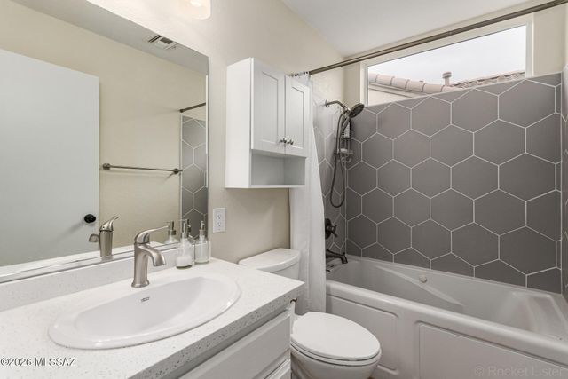 2382 E Cargondera Canyon Drive, Oro Valley, AZ 85755