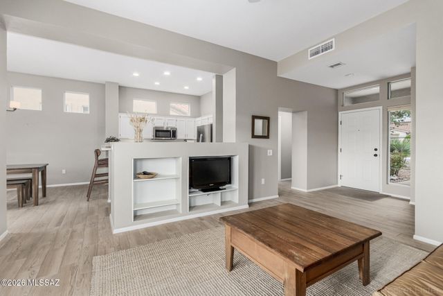 2382 E Cargondera Canyon Drive, Oro Valley, AZ 85755