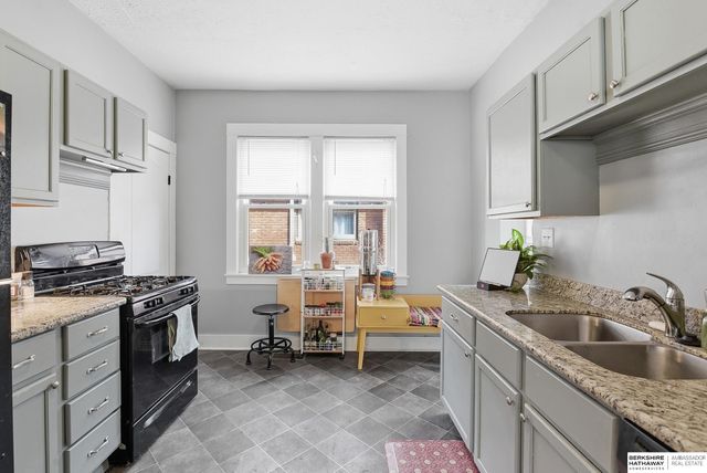 5503 Leavenworth Street, Omaha, NE 68106