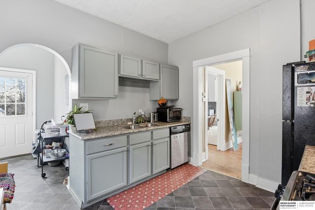 5503 Leavenworth Street, Omaha, NE 68106