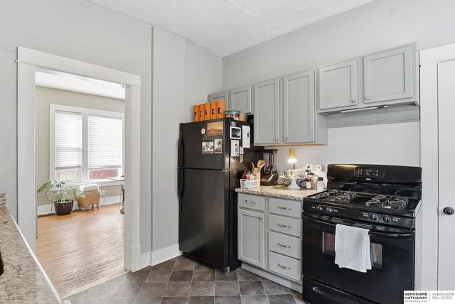 5503 Leavenworth Street, Omaha, NE 68106