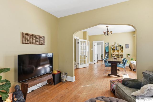 5503 Leavenworth Street, Omaha, NE 68106