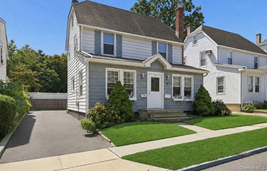 36 Hawthorne Street, Williston Park, NY 11596 — photo 2