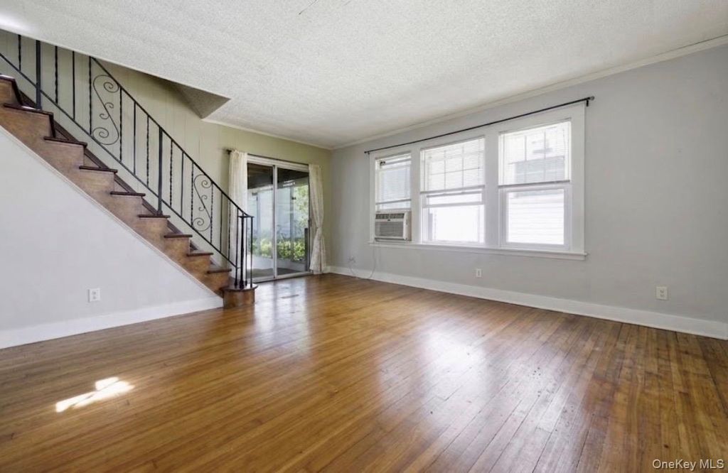 36 Hawthorne Street, Williston Park, NY 11596 — photo 4
