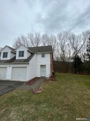 190 Tomlinson Avenue 9A, Plainville, CT 06062