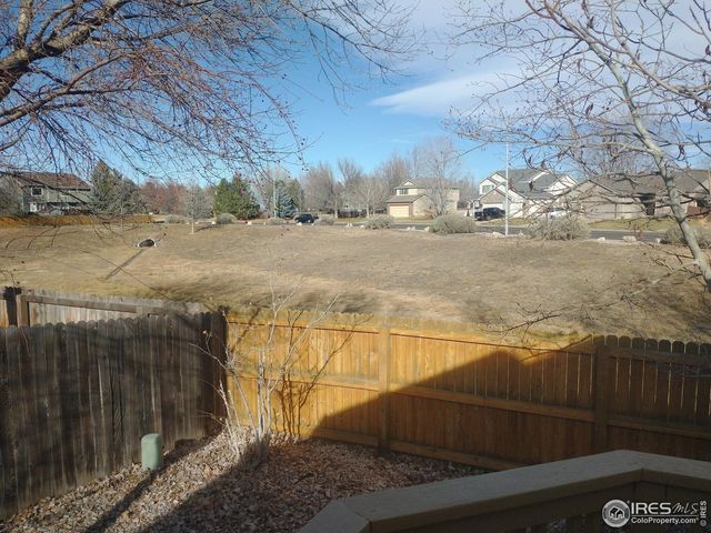 1516 Willowbrook Dr, Longmont, CO 80504