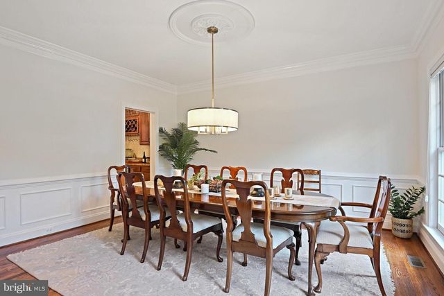 1832 FOXSTONE DR, Vienna, VA 22182