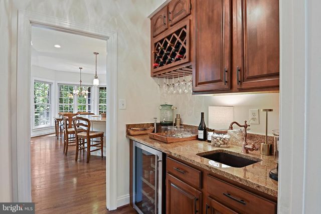 1832 FOXSTONE DR, Vienna, VA 22182