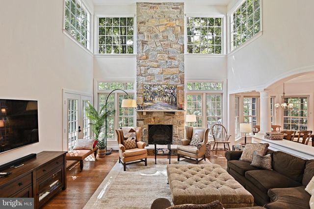 1832 FOXSTONE DR, Vienna, VA 22182