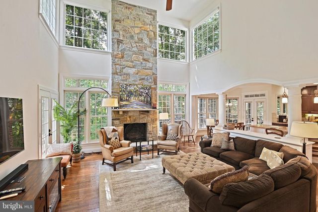 1832 FOXSTONE DR, Vienna, VA 22182