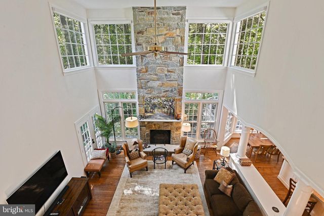 1832 FOXSTONE DR, Vienna, VA 22182