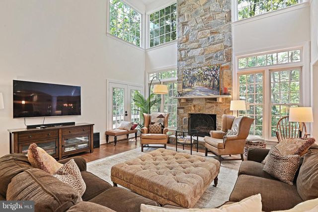 1832 FOXSTONE DR, Vienna, VA 22182