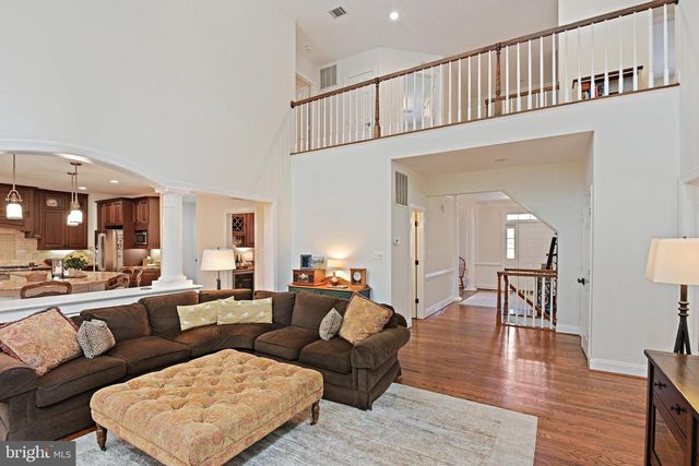 1832 FOXSTONE DR, Vienna, VA 22182