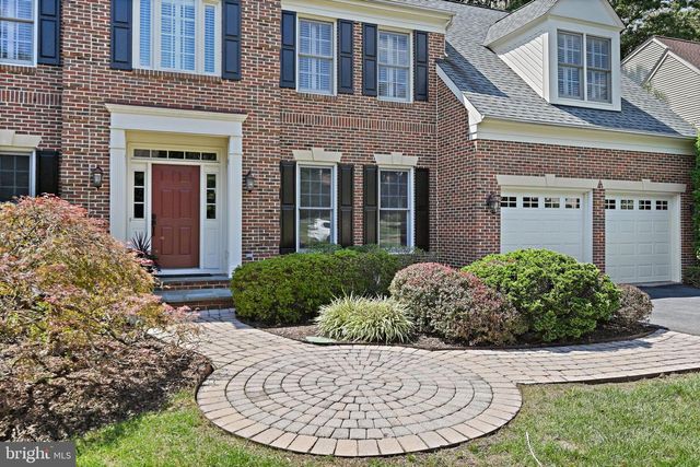 1832 FOXSTONE DR, Vienna, VA 22182