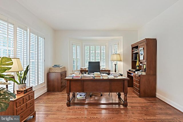 1832 FOXSTONE DR, Vienna, VA 22182