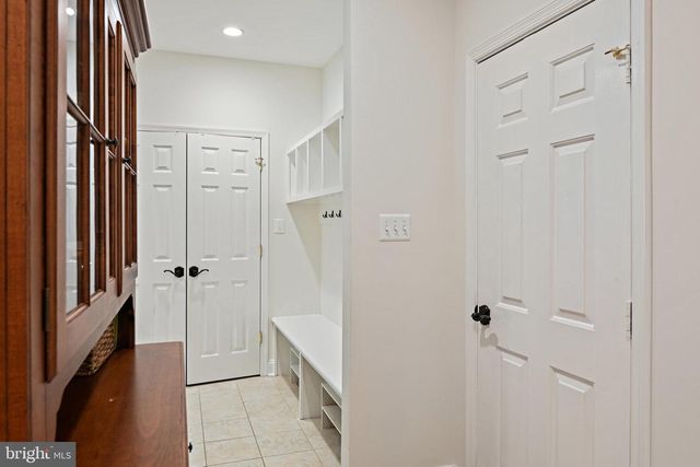 1832 FOXSTONE DR, Vienna, VA 22182