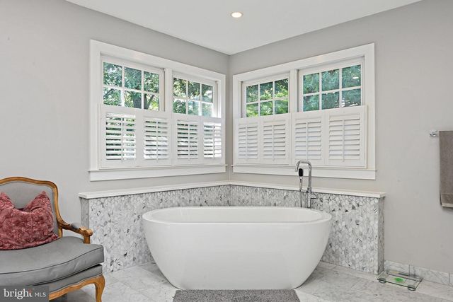 1832 FOXSTONE DR, Vienna, VA 22182