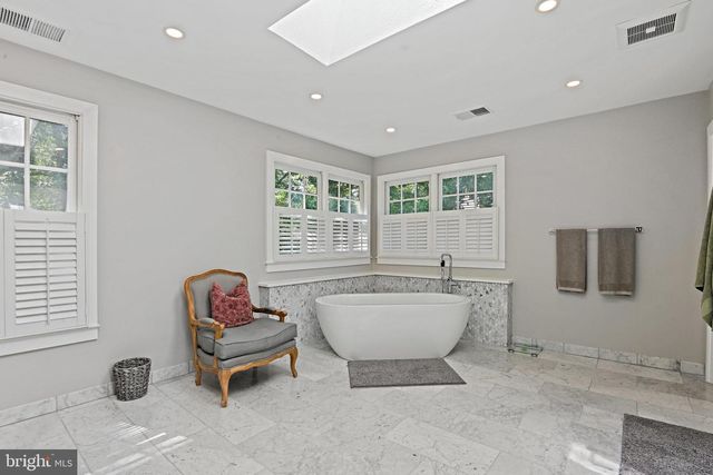 1832 FOXSTONE DR, Vienna, VA 22182