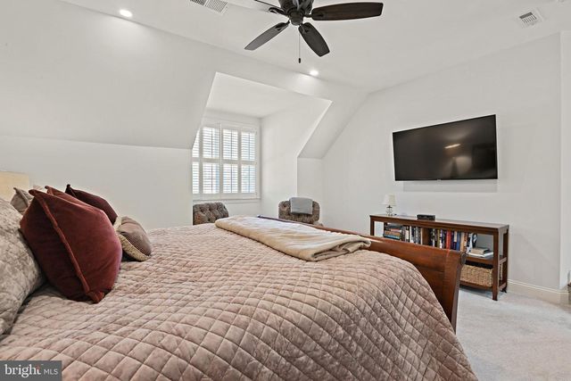 1832 FOXSTONE DR, Vienna, VA 22182