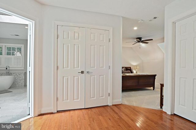 1832 FOXSTONE DR, Vienna, VA 22182