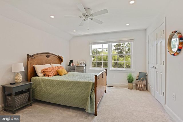 1832 FOXSTONE DR, Vienna, VA 22182