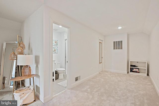 1832 FOXSTONE DR, Vienna, VA 22182