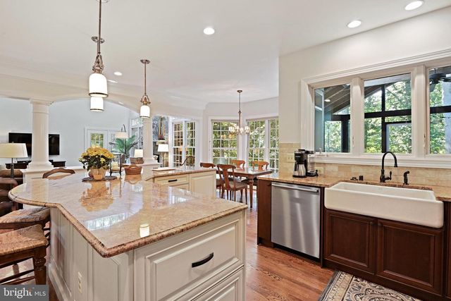 1832 FOXSTONE DR, Vienna, VA 22182