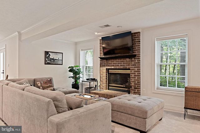 1832 FOXSTONE DR, Vienna, VA 22182