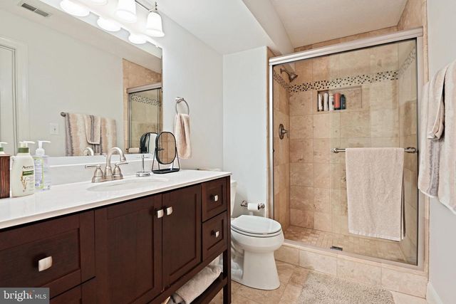 1832 FOXSTONE DR, Vienna, VA 22182