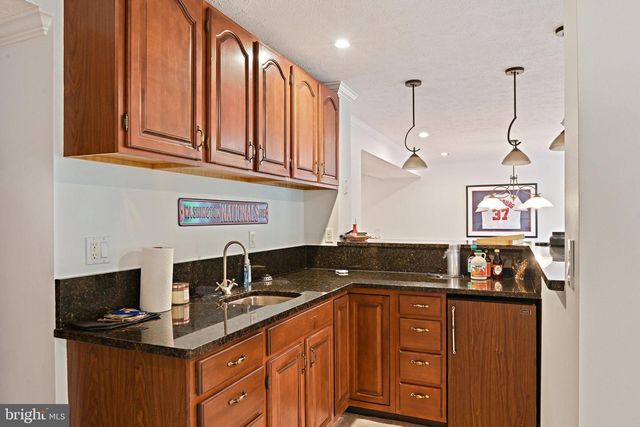 1832 FOXSTONE DR, Vienna, VA 22182