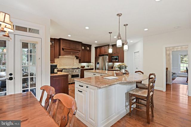 1832 FOXSTONE DR, Vienna, VA 22182